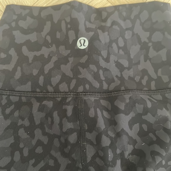 Lululemon cropped leggings cheetah print - Picture 3 of 3